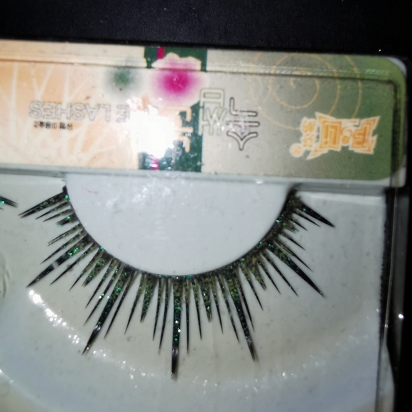 Bling bling lashes - Picture 2 of 3